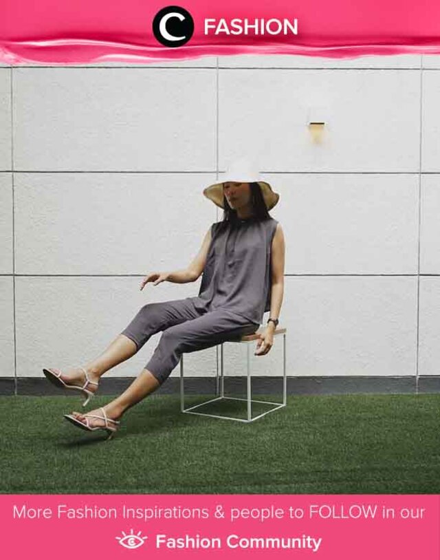 Warna abu-abu memang selalu terkesan formal. Oleh karena itu, siasati dengan cuttingan baju yang kasual untuk outfit-mu sehari-hari. Image shared by Clozetter @janejaneveroo. Simak Fashion Update ala clozetters lainnya hari ini di Fashion Community. Yuk, share outfit favorit kamu bersama Clozette.