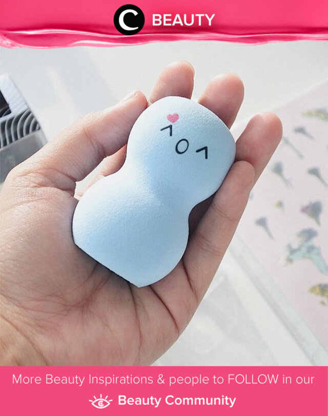 Spons atau beauty blender menjadi aplikator favorit untuk mengaplikasikan makeup. Baru-baru ini para Clozetters ramai membicarakan beauty blender Miniso yang hadir dengan kualitas bagus, bentuk yang unik dan menggemaskan serta harga yang ramah di kantong. Simak Beauty Updates ala clozetters lainnya hari ini di Beauty Community. Image shared by Clozette Ambassador: @ririeprams. Yuk, share beauty product andalan kamu.