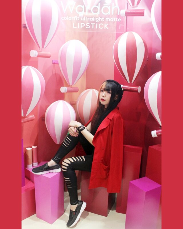 I was born to wear red.
I never really get too faraway from red, do i?
.
Red can make even a shy demure girl feel like a powerful femme fatale. Red is not just a colour, it' an story, an art that not everyone understand.
.
@wardahbeauty Colorfit Ultralight Matte Lipstick #07 Crimson Red .
.
.
#redlipstick #red #femmefatale #womanspower #lipstick # #BeautyBlogger #BeautyVlogger #clozetteid #Makeup #Cosmetics #Cosmetic #style #Blogger #Blog #Beauty #Cute #girls #Japanesebeauty #Kawaiimakeup #fashion #メイク #ヘアアレンジ #makeup #style #girl #beauty #kawaii #ファッション #かわいい