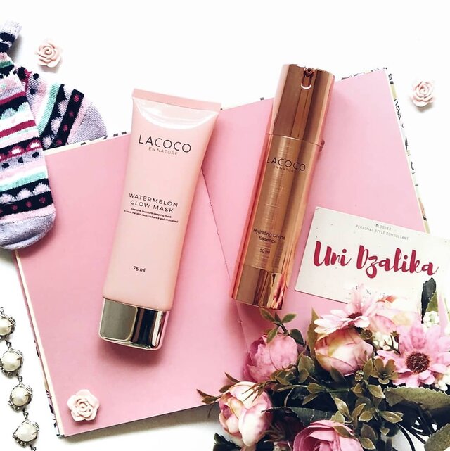 β’
Night skincare from local products π
Pekan lalu saya sudah share tips wajah glowing dengan sleeping mask Lacoco. Nah, dua produk ini yang sedang saya pakai sebagai skincare harian malam.
Senang sekali karena sudah semakin banyak produk lokal yang mengeluarkan skincare π Ada yang sudah coba Lacoco ini? Ternyata masih sodaraan dengan Avoskin, loh.
_________________________
#clozetteid
#ElegantforEveryone
#lacocoindonesia
#lacococosmetics
#bloggerperempuan
#lacocoXbpn
#flatlay #flatlays
#flatlayforever
#flatlayindo
#flatlaystyle
#flatlaytoday
#flatlaysquad
#flatlayoftheday
#flatlanations