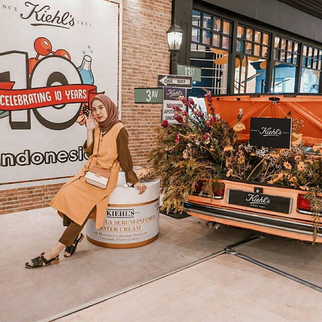 Spot foto menggemaskan #10yearskiehlsid @kiehlsid di Senayan City ✨ nyoba pake preset baru wdyt bagus or not ? Comment dong hihi ❤.#kiehlsid #10menituntukbumi #jktspot#clozetteid