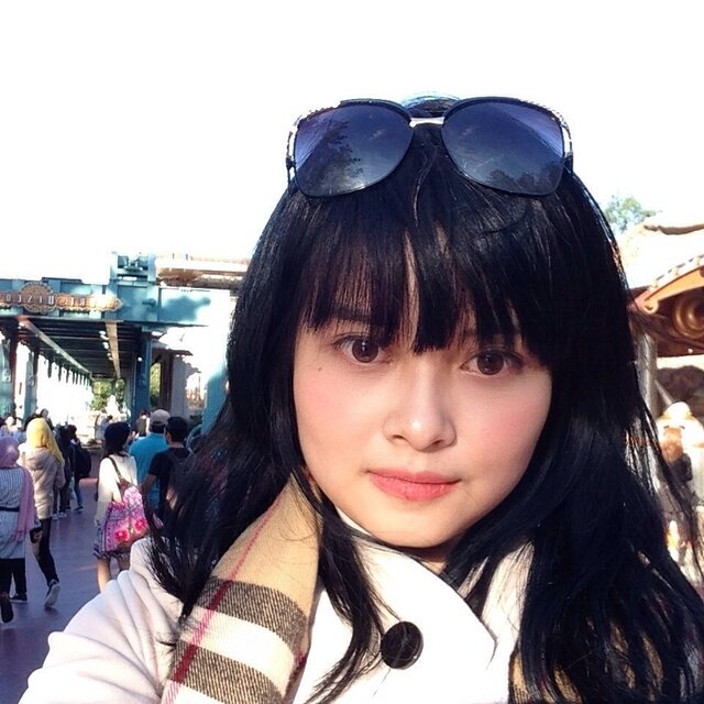 This picture was taken when I visited Disneysea in Japan last month. My natural make up was inspired by Japanese girls who like to put soft color on their face.