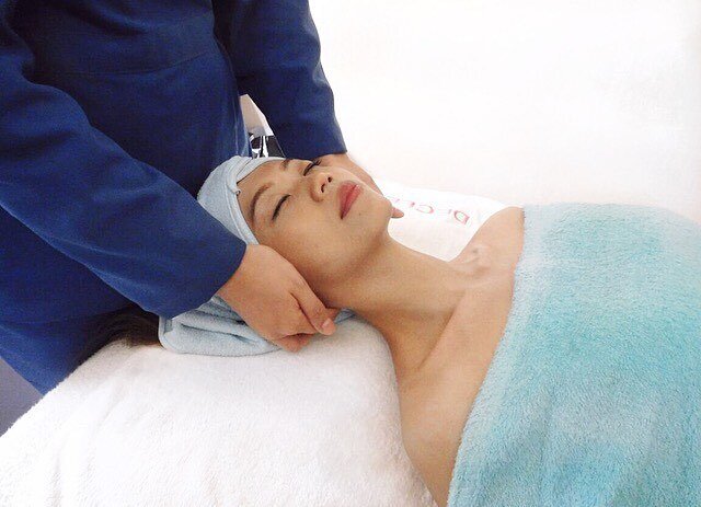 Trying out mini facial from @thalgo_indonesia last Sunday at SEIBU Grand Indonesia 💆🏻💕 You can get the facial for free with minimum purchase IDR 1 Million 😘 Review on the blog soon 💙
•
•
•
•
•
•
•
• #thalgoindonesia #thalgo #thalgospa #beautyblog #beautyblogger #lifestyleblogger #clozetter #clozette #clozetteid #bloggerbabes #blogger