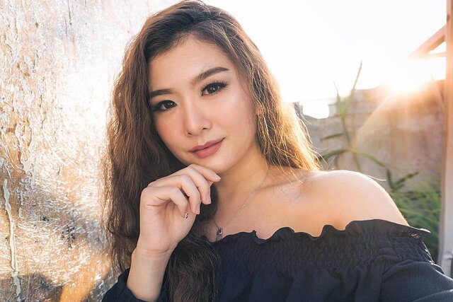 Being sceptical at the first time coz my monolid eyes can't easily suits any kind of thick lashes but this best seller Miss Gwen from @misslash.id did it!! OMG Miss Gwen I'm in Love!! 👀#clozetteid #selfieoftheday
