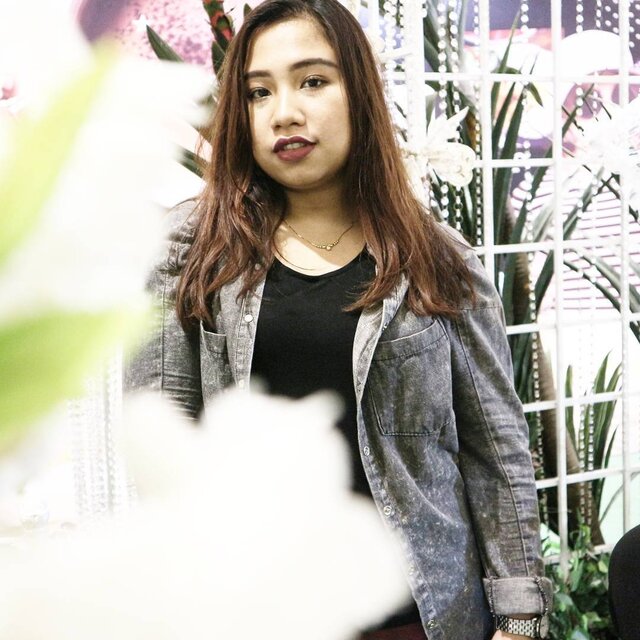 huh?
.
💄 : @pixycosmetics - bold maroon
.
#Clozetteid #ootd #beautyblogger #indonesiabeautyblogger #like4like #bodyacceptence #quotes #sbybeautyblogger #batak #bataknese