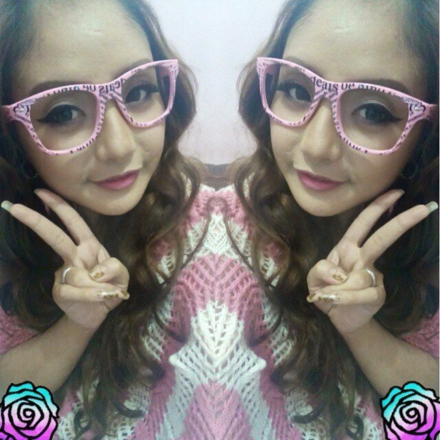 Loves this cute glasses♥♥
#selfies #selca #selfie #selfcam #pink #glasses #cute #fashion #clozetteid #beauty #beautybloggers #indonesianbeautyblogger #followme #follow #uljjang #ulzzang #Makeup #Curl #hair #fotd #potd #instafollow