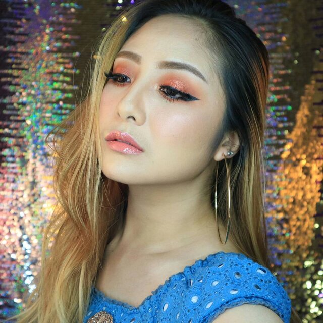 Warm eye 😍
Who love warm eye????
.
.
@jcatbeauty browlyst
@morphebrushes x jaclyn hill palette
@mizzucosmetics eyeliner
Earrings by @missy_maxi 💖
.
.
#fdbeauty #clozetteid #universalhairandmakeup #uhmvideo #ivgbeauty #makeupclips #fiercesociety #makeupbarenginivindy #motd #wakeupandmakeup #makeuptips #indobeautygram #makeupaddict #amazingmakeupart #beautyandhairdiaries #undiscovered_muas #indovidgram #inivindy
#makeupvideo #make4glam #discover_muas #beautyguruindonesia #beautygram #beautybloggerindonesia #muablora #indobeautysquad #makeuptutorialsx0x #karabeauty