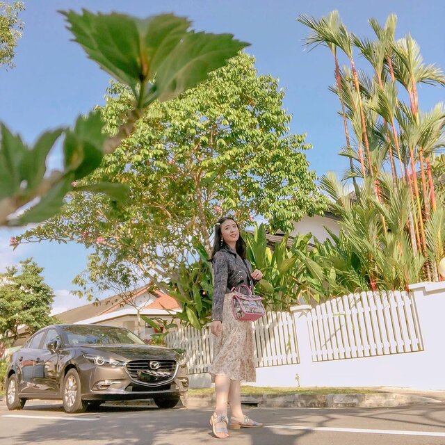 Please appreciate this photo😹. No one help me to took this photo, so my phone was actually standing inside the plant pot🤣🤣.
.
.
#clozetteid