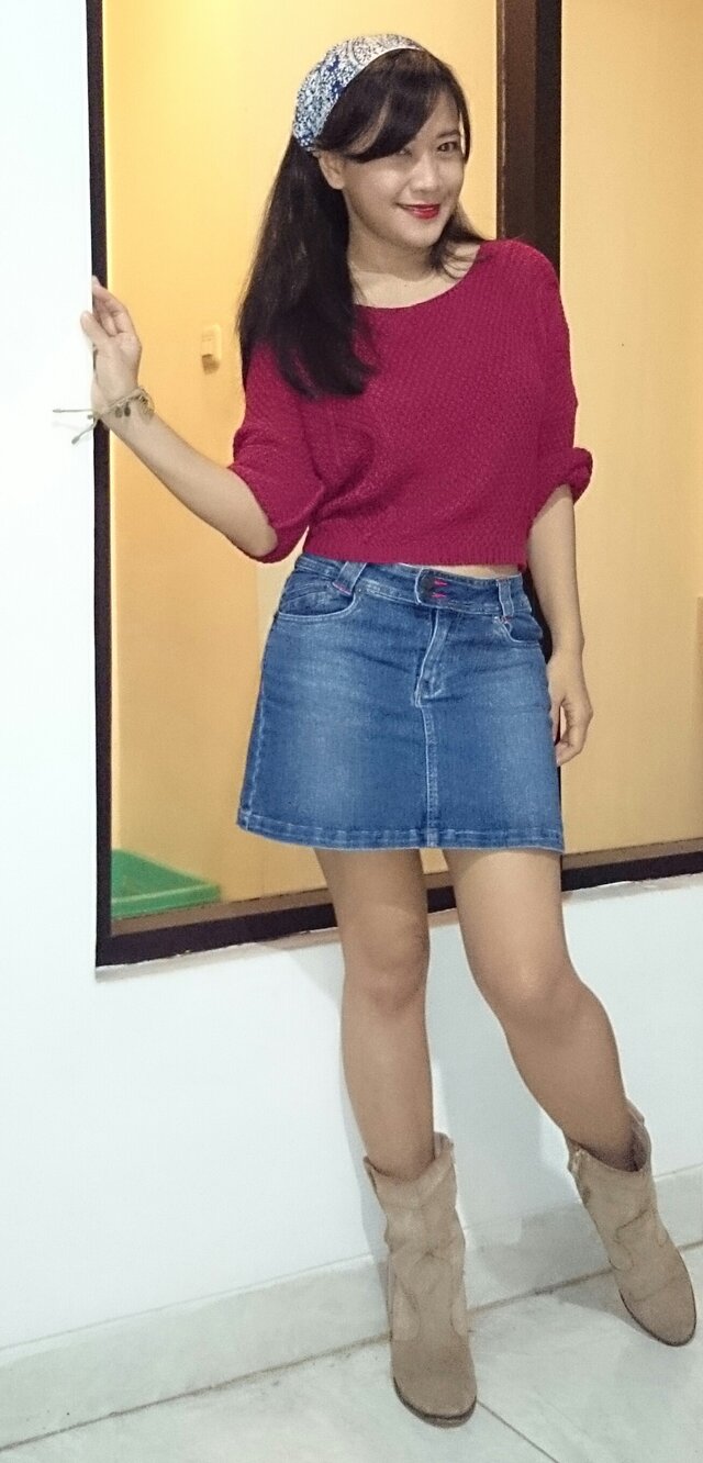 Today's outfit, sweater, mini jeans skirt, & boots! pre Valentine? \o/