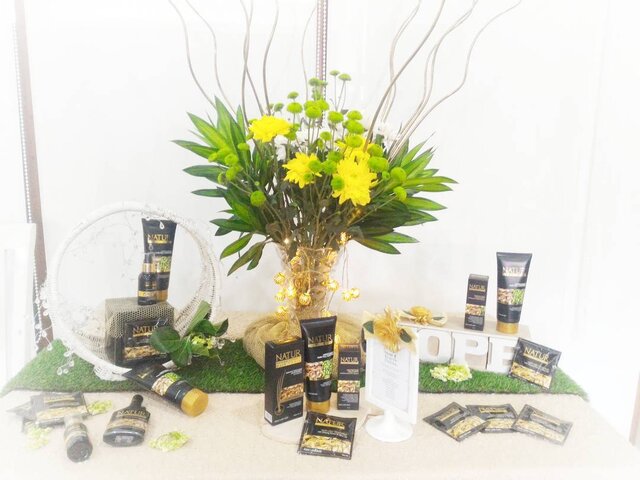 Love this corner 😍😍😍
.
.
.
#clozetteid #FemaleDailyXNaturHairCare #NaturHairCareXBeauphoria #HairBeautyDating #KuatDariAkar #NaturHairCare #RambutRontok #NaturHairTonic #NaturHairSerum