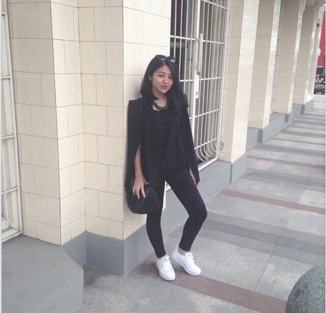 simple chic and love black! | saya suka dengan koleksi LZD PREMIUM karena menunjang penampilan kekinian #LOVELZDPREMIUM #LAZADAFASHION #CLOZETTEID!