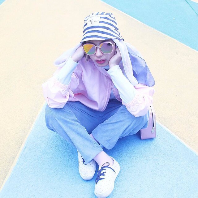Chill, Everything is running right on the schedule. -Universe
.
.
.
.
.
.
.
#clozetteid #chictopia #ootd #instagood #minimalismood #peopleinframe #peoplephotography #ggrep #cgstreetstyle #beautynesiamember