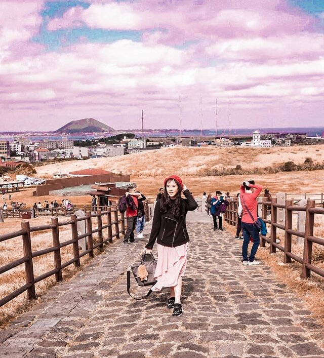 One of my favortie place in Korea : JEJU!I was hiking the highest mountain in Jeju, namely Hala-san❤The sky was too beautiful and no further edit!.............#ootd #photooftheday #beautifuldestinations #bali #seoul #france #jeju #ootdspot #jktspot #like4like #nstagramable #instagram #switzerland #postthepeople #travel #clozetteid #autumn #namiisland #mountsorak #makeup #fairyland #japanese #travel #endorse #korea