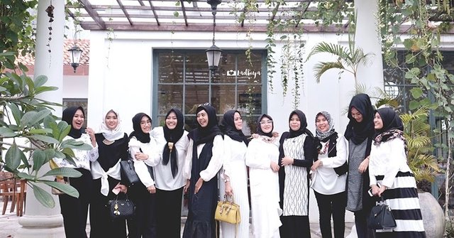 15+ Trend Terbaru Dress Code Hitam Putih Hijab Casual