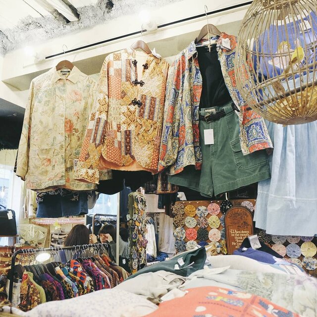 Random vintage shops in Shimokitazawa. I planned to get myself used clothes but turned out the price is very expensive 😱😱 but still, it's fun looking at those pretty clothes 😠.
.
.
#clozetteid #japanloverme #usedfashion #vintagefashion #thriftstorefinds #shimokitazawa #japan #tokyo #ggrep #BigDreamerInJapan