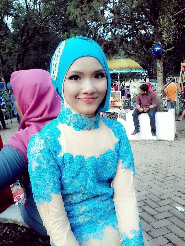 lenapa saya memilih foto ini? karna difoto ini saya kelihatan ceria dan saya merasa inner beauty saya keluar disini hehe. and I love the make up ^^