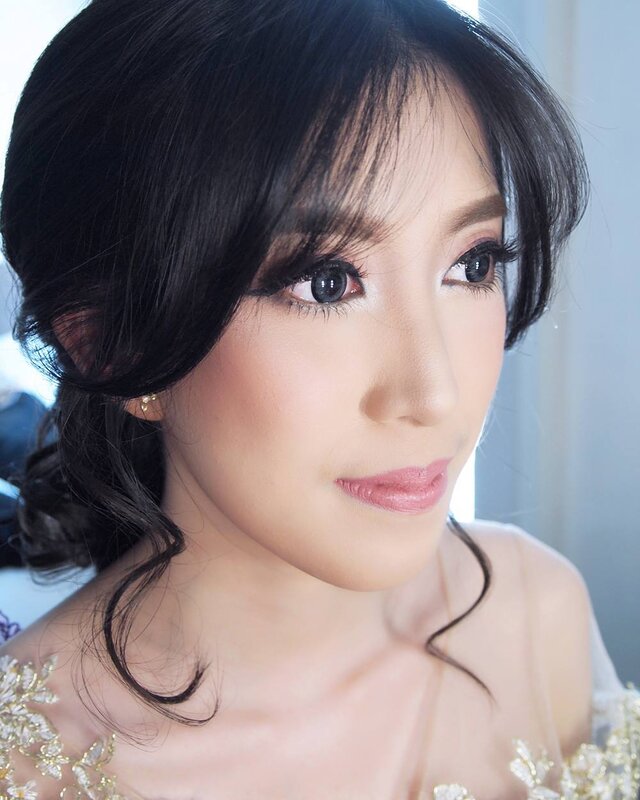 Beautiful @audiodie
Makeup by @shelleymuc @shelleyssebastian
HairDo by @suci_hairdo
#makeup #beauty #shelleymuc #surabaya #makeupartist #mua #shelleymakeupcreation #beforeafter #clozetteID #makeover #muasurabaya #muaindonesia #hairdo #soft #softmakeup #beautifulgirl #softsmokey #glammakeup #glamourmakeup #makeupartistsurabaya #surabayamakeupartist #correctivemakeup #engagementmakeup #weddingmakeup