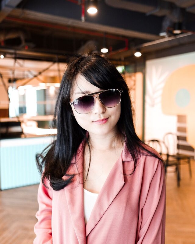 When you not wearing makeup, use sunglasses. Mine from @starren.id .. .
.
.
.
.
.
.
.
#clozetteid #sunglasses #nomakeup #beauty #셀카 #셀카그램 #뷰티