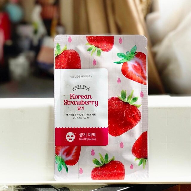 🍓7 Days of #SheetMasks ~ {Day 2} 🍓
>> Etude House Korean Strawberry Mask