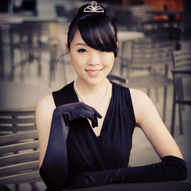 Yes true.. im doing a photoshoot inspired by 'breakfast at tiffany's' movie.. im doing the most remembered (and probably the most favorite) style of Audrey Hepburn... wearing @dayglowvintage dress... The link to my blog is on my bio... Hope you like it friends#me #selfie #asiangirl #audreyhepburn #breakfastattiffanys #breakfastattiffany #styleicon #femaledaily #fdbeauty #clozetteco #clozetteambasador #clozettegirl #clozetteid #clozette #clozetters #vintage #vintagestyle #littleblackdress #lbd #dayglowvintage #sunprincess #indonesianfashionblogger #indonesianbeautyblogger #ootdindonesia #ootd #lookbook #lookbookindo #aboutalook