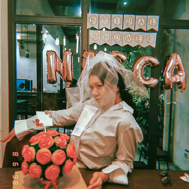“Besok meeting di luar, ya! Dresscode-nya black and white~”*dalam hati* “Meeting apa pake dresscode warna....”—Ternyata meeting bodong, gaes.Terima kasih surprise kelian sukses!✨♥️#clozetteid
