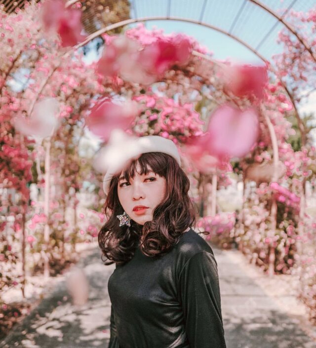 Full bloom πΈπΈπΈ
.
.
.
π· @williamiskandar .
.
.
.
.
#clozette #clozetteid #Singapore #visitsingapore #travel #lifestyle #japanesecemetarypark #portrait