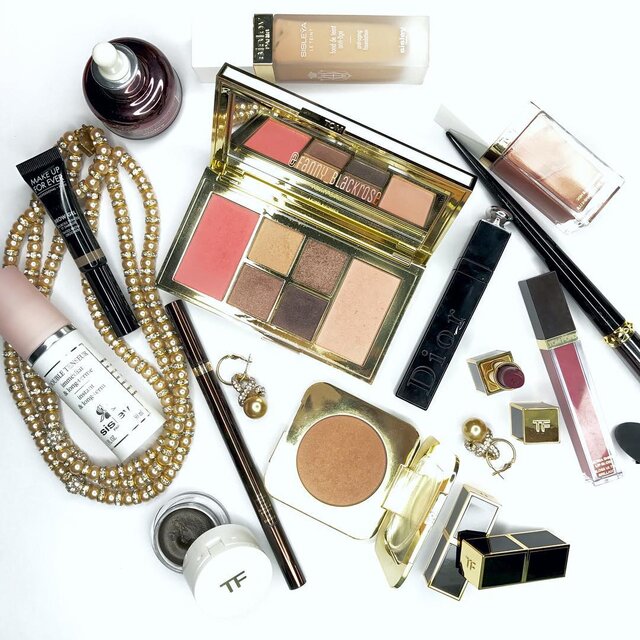 Happy Sunday everyone ππ mine just end and I am so ready for new week ππβ¨ Hope you have #SundayFunday too wherever you are πππβ¨
Using my lovelies #makeup today , partying a bit ππβ¨
#TomFord
#TomfordStyle
#TomFordMakeup
#TomfordBeauty
#luxurybeauty
#makeupdolls
#makeuppost
#wakeupandmakeup
#clozette
#clozetteid
#summerparty
#tropical
#sisley
#louboutin
#makeupforever
#lipsandboys
#firelust
#sultrymakeup